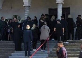 Αβάσταχτος ο πόνος στην κηδεία του αδικοχαμένου Άκη Καραχρήστου