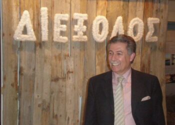 Ο Νίκος Κορδόσης δώρισε πιάνο στο 2ο Λύκειο Μεσολογγίου