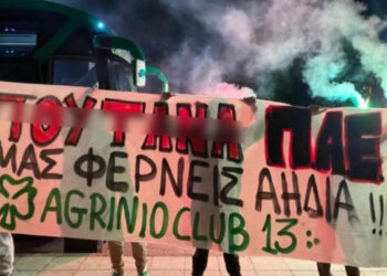 Οπαδοί του Παναθηναϊκού υποδέχτηκαν την «πράσινη» αποστολή  στο Αγρίνιο-ξεκάθαρο μήνυμα κατά Αλαφούζου