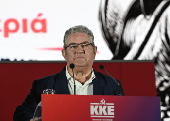 Λεωφορεία από το Αγρίνιο στην Πάτρα για την σύσκεψη με Κουτσούμπα