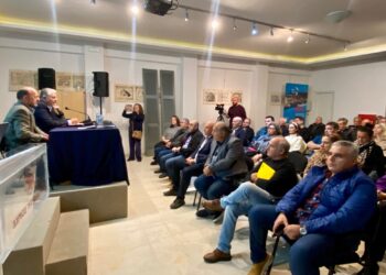 Ναύπακτος: Φορείς και πολίτες συμμετείχαν στην εκδήλωση για το μεταχρωματικό έλκος των πλατάνων