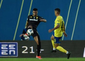 Δυνατή η μάχη στο Αγρίνιο μεταξύ Παναιτωλικού και Άρη έφερε το 2-1