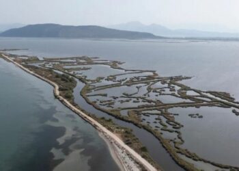 Θηριώδη πλωτά φωτοβολταϊκά απειλούν Αχελώο & Αμβρακικό