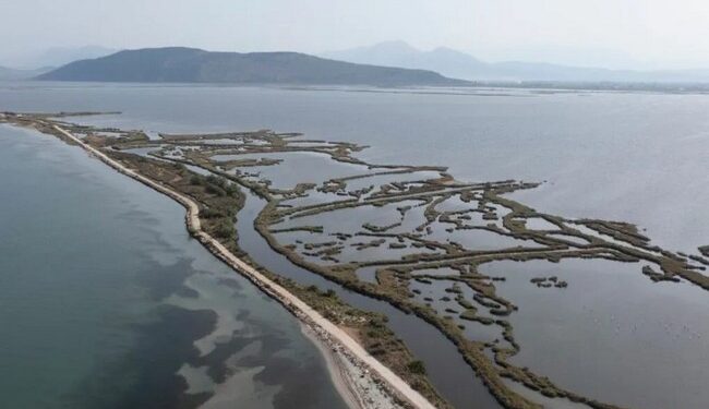 Θηριώδη πλωτά φωτοβολταϊκά απειλούν Αχελώο & Αμβρακικό
