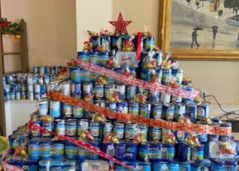 Στόλισαν και φέτος το «γαλόδεντρο» μαθητές των σχολείων του Δήμου Μεσολογγίου