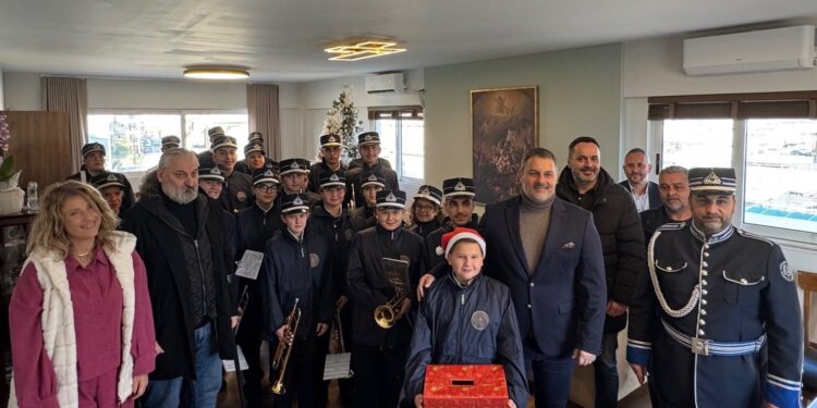 Έψαλε τα κάλαντα στον Δήμαρχο Μεσολογγίου η Φιλαρμονική «Χρήστος Καψάλης»