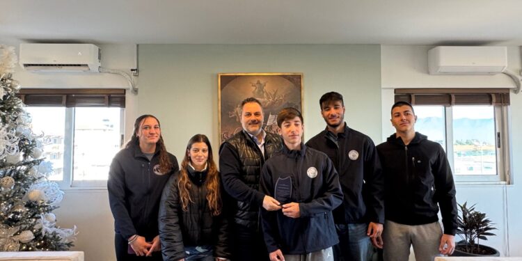 Απένειμε τιμητική πλακέτα στον Δήμαρχο Μεσολογγίου ο Ναυτικός Όμιλος