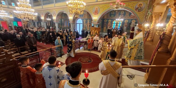 Καινούργιο, Ναός Αγίου Νικολάου, Θεία Λειτουργία