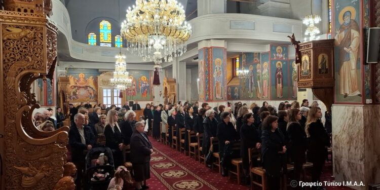 Παναιτώλιο, Ναός Αγίας Τριάδας, Αρχιερατική Θεία Λειτουργία