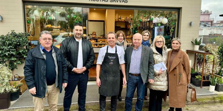 Ο Αντιπεριφερειάρχης Π.Ε. Αιτωλοακαρνανίας, Θανάσης Μαυρομμάτης, σε επιχειρήσεις της περιοχής του Αγρινίου