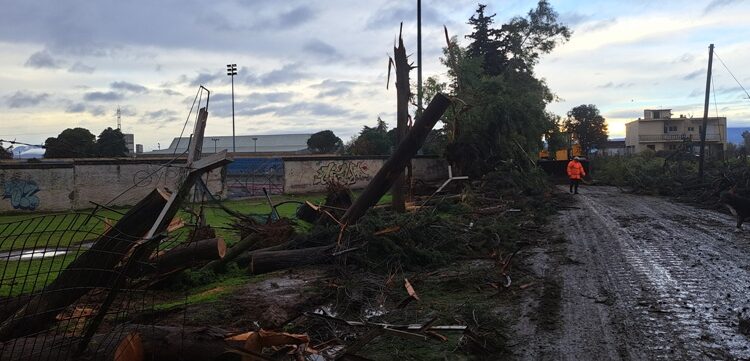 Σε εξέλιξη εργασίες αποκατάστασης των ζημιών από την Πυροσβεστική και το Δήμο Αγρινίου