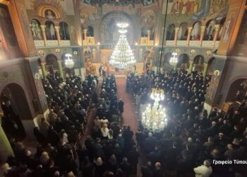 Αγρίνιο: Πλήθος πιστών στον Ι.Ν Αγίου Δημητρίου στη Δεσποτική Εορτή των Χριστουγέννων