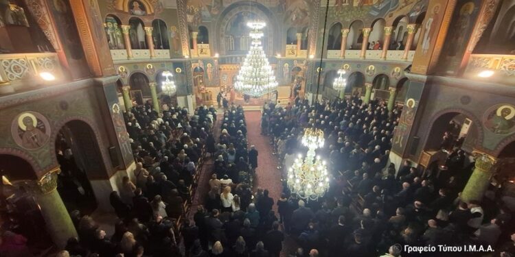 Αγρίνιο: Πλήθος πιστών στον Ι.Ν Αγίου Δημητρίου στη Δεσποτική Εορτή των Χριστουγέννων