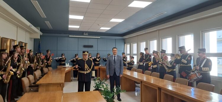 Η Φιλαρμονική έψαλλε τα κάλαντα της Πρωτοχρονιάς στον Δήμαρχο Αγρινίου