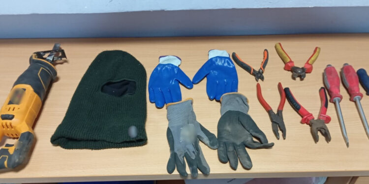 Αιτωλοακαρνανία:Έκλεψαν εργαλεία & 128 λίτρα ελαιόλαδο-Δικογραφία σε βάρος δυο ανδρών