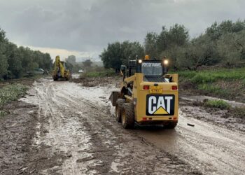  Αιτωλ/νία:Αποκαθίσταται σταδιακά η κυκλοφορία στο οδικό δίκτυο μετά την κακοκαιρία-Μηχανήματα της Περιφέρειας σε σημεία που παρουσιάστηκαν προβλήματα