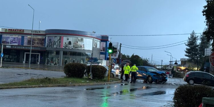 Τροχαίο με τραυματίες στον κόμβο Αγίου Δημητρίου στο Αγρίνιο