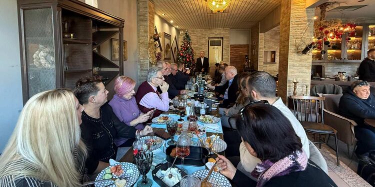 Όμορφες στιγμές και ευχές μοιράστηκε ο Χρήστος Κωστακόπουλος με τους δημοσιογράφους