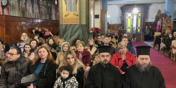 Χριστουγεννιάτικη εκδήλωση των κατηχητικών σχολείων της Αγίας Τριάδος Αγρινίου