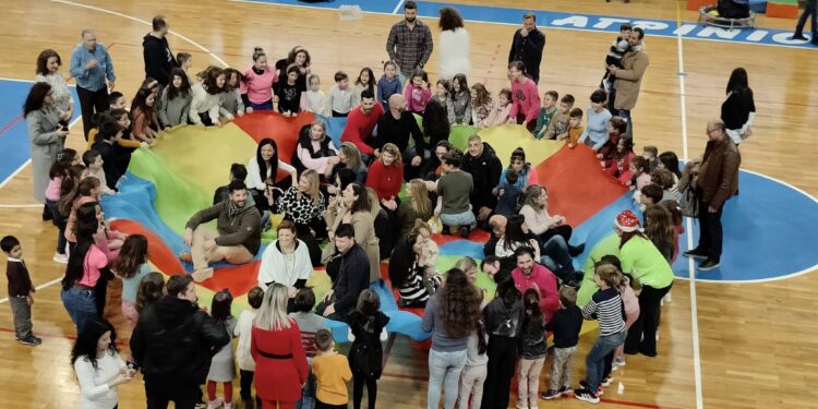 Αγρίνιο: Όμορφη χριστουγεννιάτικη γιορτή για τα παιδιά των αστυνομικών