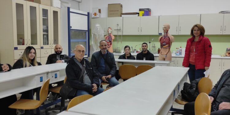 Το Εσπερινό Γυμνάσιο Γενικό Λύκειο Αγρινίου σχολείο υποδοχής για το σχολείο Εσπερινό Γυμνάσιο – Λύκειο Λεμεσού στο πλαίσιο προγράμματος Erasmus