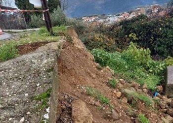 Kατολίσθηση τοιχίου στήριξης σε δρόμο της Κατούνας λόγω κακοκαιρίας-Η δημοτική αρχή παρούσα για την επίλυση του προβλήματος