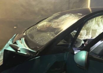 Αιτωλοακαρνανία: Ηλεκτρικό όχημα διαλύθηκε πάνω σε μάντρα super market – «Κόλλησε» το γκάζι (ΒΙΝΤΕΟ)