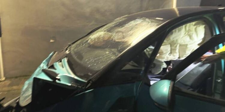 Αιτωλοακαρνανία: Ηλεκτρικό όχημα διαλύθηκε πάνω σε μάντρα super market – «Κόλλησε» το γκάζι (ΒΙΝΤΕΟ)