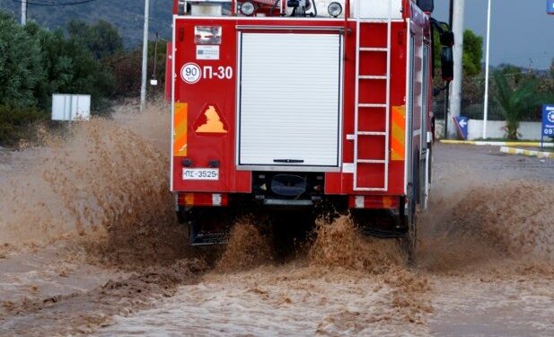 Αγρίνιο: 28 κλήσεις, 8 αντλήσεις υδάτων και  5 μεταφορές ατόμων σε ασφαλή σημεία από τη Πυροσβεστική