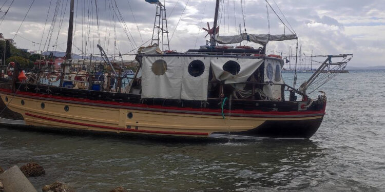 Προσάραξη σκάφους στην Πάλαιρο