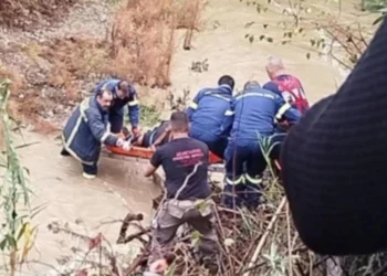 Άνδρας παρασύρθηκε από χείμαρρο στην Αιτωλοακαρνανία και τραυματίστηκε
