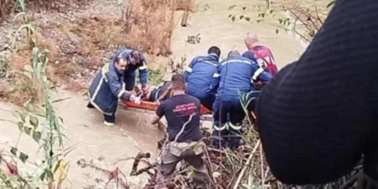 Άνδρας παρασύρθηκε από χείμαρρο στην Αιτωλοακαρνανία και τραυματίστηκε