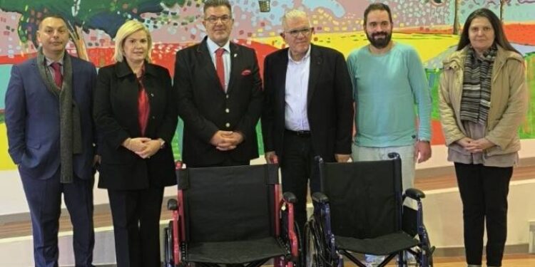 Δωρεά αναπηρικών αμαξιδίων από την HelllenicTrain για τις κοινωνικές δομές της Περιφέρειας Δυτικής Ελλάδας