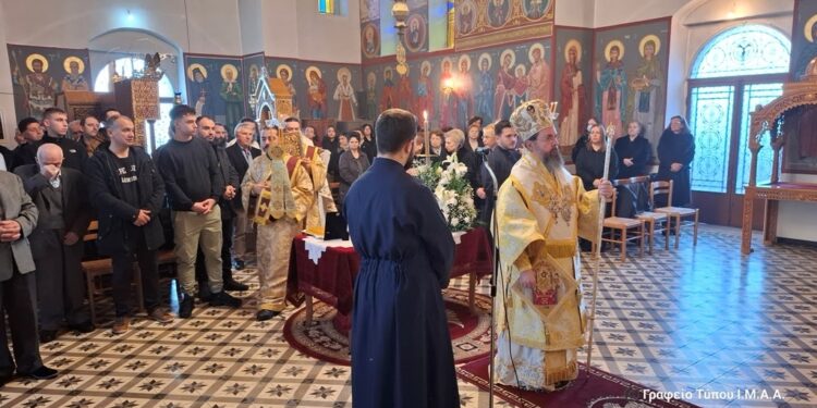 Περιστέρι Αγρινίου, Ιερός Ναός Κοιμήσεως της Θεοτόκου, Θεία Λειτουργία