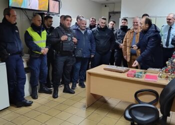 Αγρίνιο-Οι αστυνομικοί έκοψαν Βασιλόπιτα: “Το 2025 να είναι ασφαλές για όλους τους συμπολίτες μας”