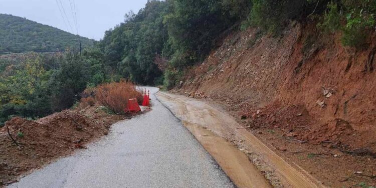 Ναυπακτία: Επικίνδυνος ο δρόμος για Καλαβρούζα