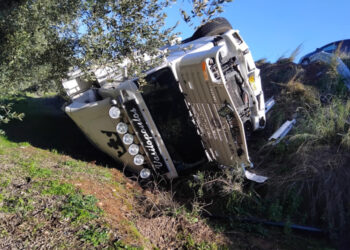 Αιτωλ/νία: Τούμπαρε φορτηγό