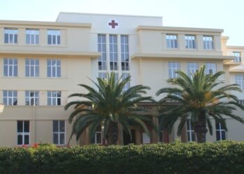 Πτώση ασανσέρ στο νοσοκομείο Ερυθρός Σταυρός – Τέσσερις τραυματίες