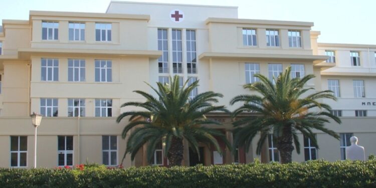 Πτώση ασανσέρ στο νοσοκομείο Ερυθρός Σταυρός – Τέσσερις τραυματίες