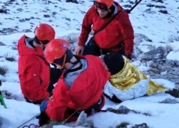 Πάλαιρος: Εξαντλημένος, αλλά σώος, βρέθηκε ο βοσκός που είχε εγκλωβιστεί στην περιοχή Περγαντί