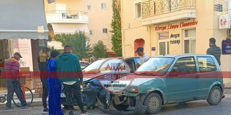 Σύγκρουση οχημάτων στο Μεσολόγγι – Στην ένταση Ρομά “βούτηξε” κινητό