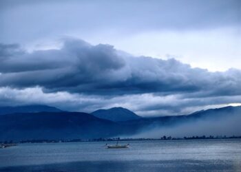 Νεφώσεις και τοπικές βροχές με το θερμόμετρο έως τους 18 – Πτώση θερμοκρασίας από Κυριακή