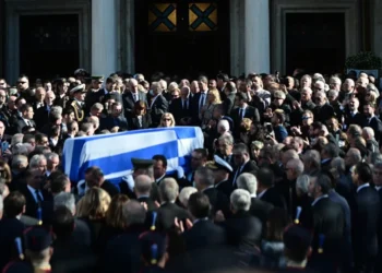 Με τιμές εν ενεργεία πρωθυπουργού κηδεύεται ο πρώην πρωθυπουργός Κώστας Σημίτης
