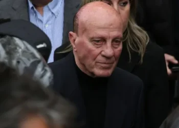 Πέθανε ο Μίμης Δομάζος