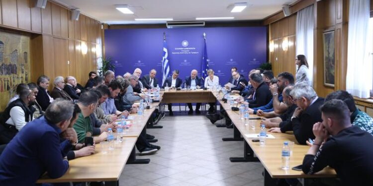 Μέτρα για τη στήριξη της αγροτικής παραγωγής, μετά από 4ωρη σύσκεψη κυβερνητικού κλιμακίου με τους εκπροσώπους της Πανελλαδικής των μπλόκων