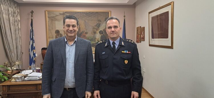 Με τον νέο Διοικητή  Π.Υ Αγρινίου Αντιπύραρχο  Θεόδωρο Αποστόλου συναντήθηκε ο Δήμαρχος Αγρινίου