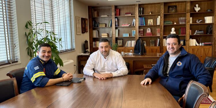 Με τον νέο Διοικητή των Πυροσβεστικών Υπηρεσιών Αιτωλ/νίας συναντήθηκε ο Αντιπεριφερειάρχης Θ.Μαυρομμάτης