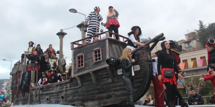 Αμφιλοχία: Εντυπωσίασαν μικρούς και μεγάλους οι αποκριάτικες εκδηλώσεις