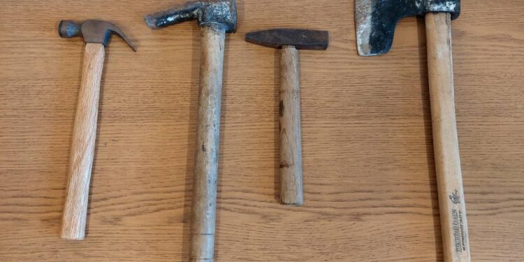 Τσεκούρι, σφυριά και σκεπάρνι στα ευρήματα στο π. Παράρτημα του Πανεπιστημίου Πατρών