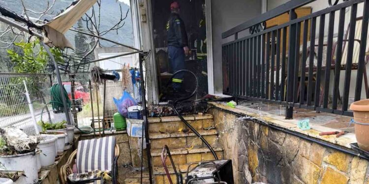 Φωτιά σε κατοικία στον Λυγιά Αιτωλ/νίας-Απεγκλωβισμός ηλικιωμένης